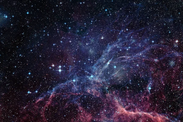 Nebula, galaksi ve yıldızlar güzel bir kompozisyonda..
