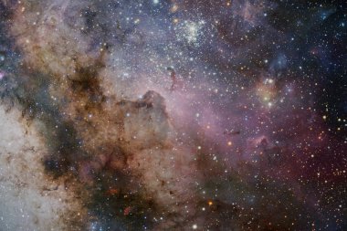 Nebula, galaksi ve yıldızlar güzel bir kompozisyonda..