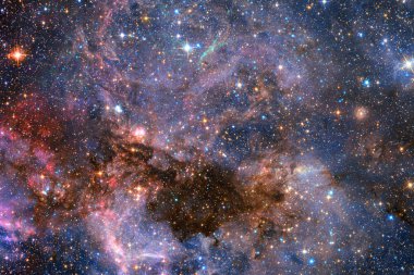 Nebula, galaksi ve yıldızlar güzel bir kompozisyonda..