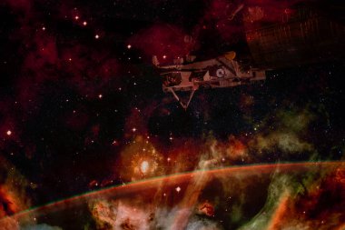 Iss uzay istasyonu Dünya yörüngesinde yürüyor..