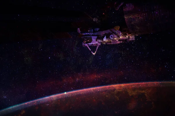 Iss rymdstation promenader jorden planet omloppsbana. — Stockfoto