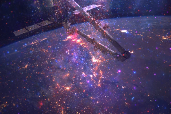 Raumstation betritt Erdumlaufbahn. — Stockfoto