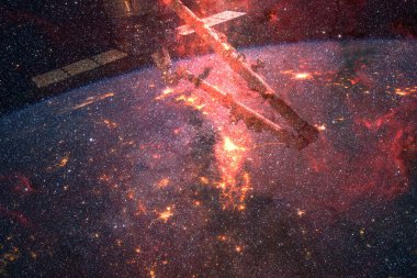 Iss uzay istasyonu Dünya yörüngesinde yürüyor. Evrenin sonu yok. Bu görüntünün elementleri Nasa tarafından döşenmiştir