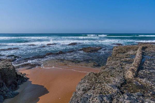 Tiffanys Beach, tuz Rock