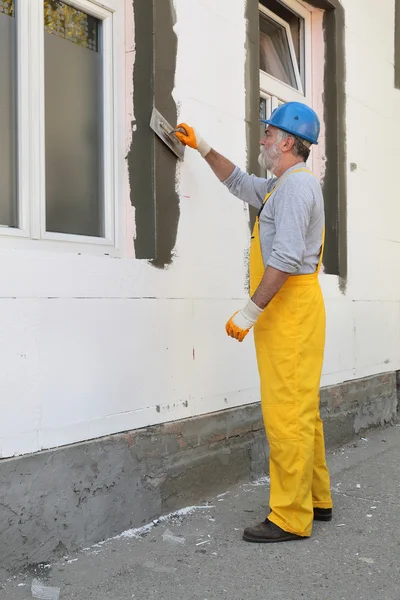 Haussanierung, Dämmung der Wände aus Polystyrol — Stockfoto