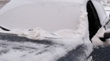 Açılış sürücü kapı, arabaya girme ve ön cam kardan temizlemeye silecekler açmak 