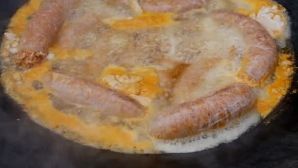 Schweinswurst Braten Der Pfanne Traditionelles Essen Zubereiten — Stockvideo