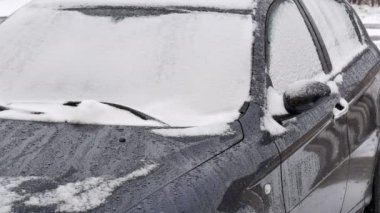 Açılış sürücü kapı, arabaya girme ve ön cam kardan temizlemeye silecekler açmak 
