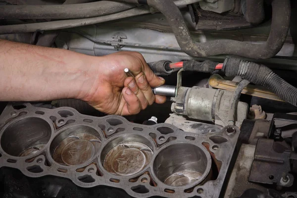 Reparación del motor del coche —  Fotos de Stock