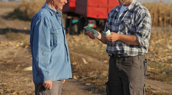 Сельскохозяйственный бизнес два человека в торговле — стоковое фото