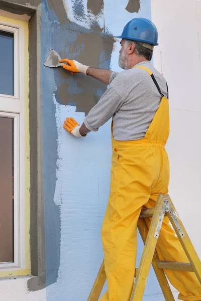 Haussanierung, Dämmung der Wände aus Polystyrol — Stockfoto