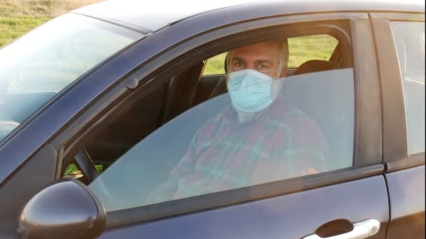 Conducteur Adulte Voiture Avec Masque Chirurgical Protecteur Gants Gesticulant Avec — Video