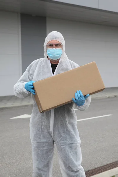 Kumaş Gözlük Cerrahi Maske Eldiven Ile Korunan Karton Kutu Corona — Stok fotoğraf