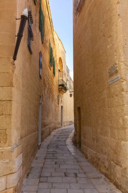 Mdina 'da küçük dar bir sokak.