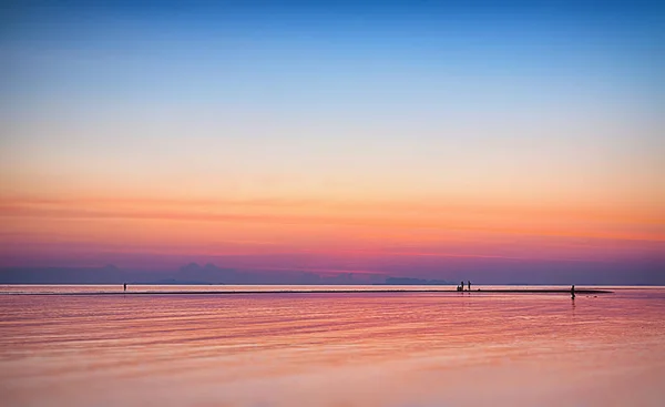 Incrível Pôr Sol Tropical Com Céu Colorido Dramático — Fotografia de Stock