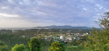 günbatımı zaman bakış açısı ve bulutlu Cityscapes