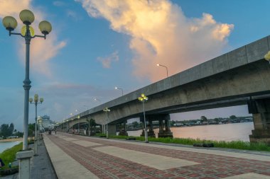 yumuşak bir sokak aydınlatma bakış açısı Sarasin phuket, geçit üzerinde odaklanmak