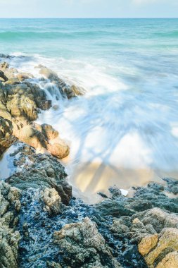 yumuşak odak dalga beach sahilinde isabet