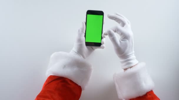 Santa Claus uses a smartphone, chroma key 50 fps — Stock Video