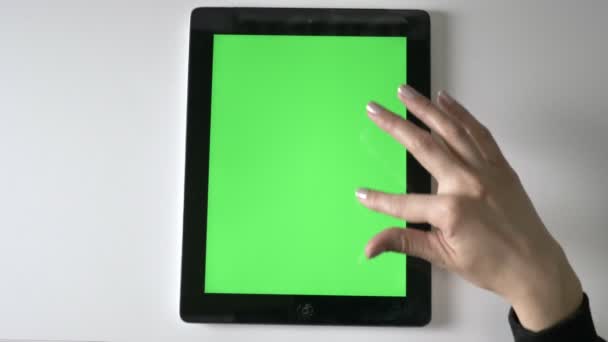 Female hand scrolling on tablet. Green screen, chromakey concept, Top shot 60 fps — Stock Video