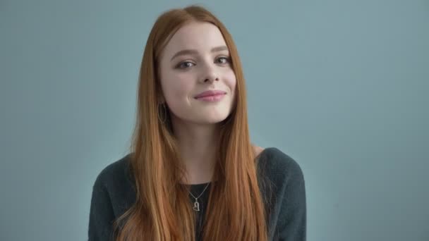 Young red-haired girl blogger, portrait, looking at camera, serious face, smiling, beautiful eyes, look 60 fps — Stock Video