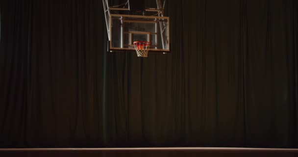 Kosárlabda terem éjszaka üresség — Stock videók