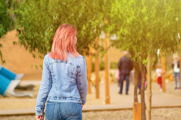 Beautiful Bright Girl Casual Style Walking Beach Red Haired Woman — Stock Photo, Image