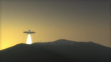 Dağların üzerinden uçan Ufo