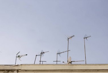 UHF anten çatıda