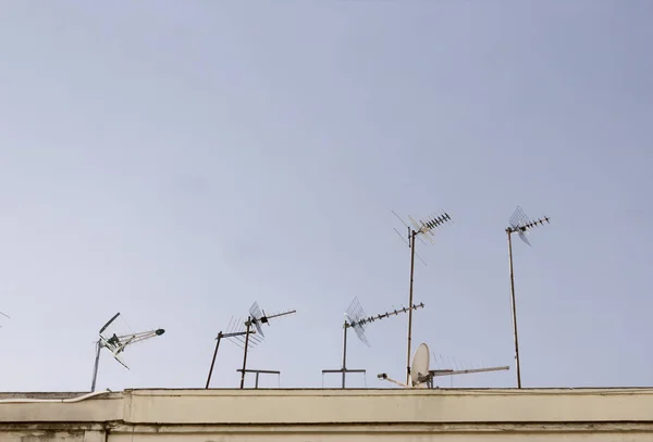 UHF Antenas en el techo —  Fotos de Stock