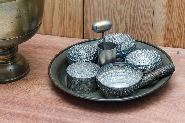 Silver bowl use to containing betel leaves and areca nuts ready — Stock Photo, Image