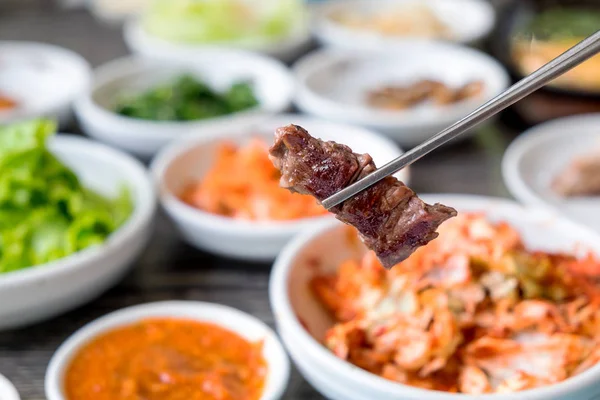 Korece tarzı sığır eti ızgara.