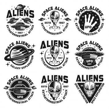 Dokuz Amblemler, etiketleri, rozetler, çıkartmalar ve beyaz arka plan üzerinde izole parmak izi UFO ve uzaylı koleksiyonu. Vintage tarzı resimde vektör