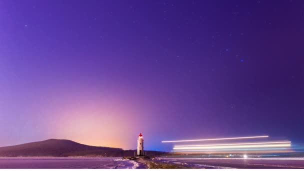 Farol Lapso Tempo Noite Com Estrelas Nuvens Farol Tokarevsky Vladivostok — Vídeo de Stock