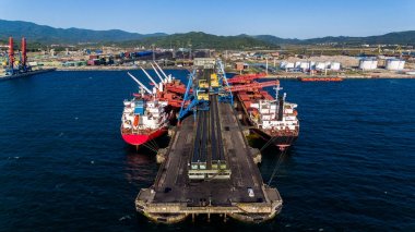 Nakhodka, Rusya Federasyonu - Ağustos, 2017 yaklaşık: Kömür terminalleri Nakhodka bağlantı noktası olarak. Rusya'nın en büyük Limanı, kömür, petrol, ahşap ve metal ana ihracat mallar Nakhodka bağlantı noktası olarak.