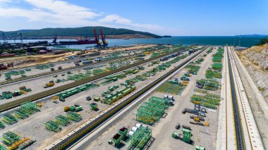 Nakhodka, Rusya Federasyonu - Ağustos, 2017 yaklaşık: Kömür terminalleri Nakhodka bağlantı noktası olarak. Rusya'nın en büyük Limanı, kömür, petrol, ahşap ve metal ana ihracat mallar Nakhodka bağlantı noktası olarak.