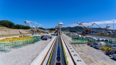 Nakhodka, Rusya Federasyonu - Ağustos, 2017 yaklaşık: Kömür terminalleri Nakhodka bağlantı noktası olarak. Rusya'nın en büyük Limanı, kömür, petrol, ahşap ve metal ana ihracat mallar Nakhodka bağlantı noktası olarak.