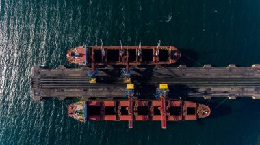 Nakhodka, Rusya Federasyonu - Ağustos, 2017 yaklaşık: Kömür terminalleri Nakhodka bağlantı noktası olarak. Rusya'nın en büyük Limanı, kömür, petrol, ahşap ve metal ana ihracat mallar Nakhodka bağlantı noktası olarak.