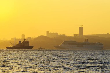 Vladivostok, Rusya - 30 Mayıs 2017: Beyaz yolcu gemisi Costa Neoromantica.