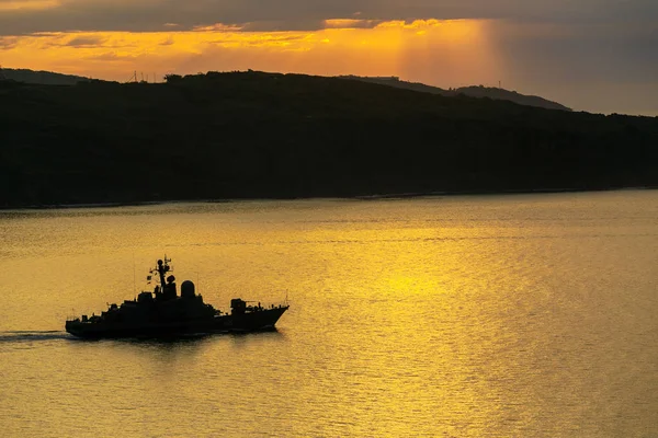 Vladivostok Rusia 2017 Comerciantes Buques Guerra Carretera Bahía Del Cuerno — Foto de Stock