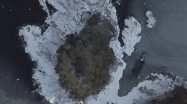 Okyanus cliff, dik kayalık sahil şeridi, Uzak Doğu Marine Reserve Primorsky Krai içinde havadan görünümü