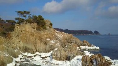 Okyanus cliff, dik kayalık sahil şeridi, Uzak Doğu Marine Reserve Primorsky Krai içinde havadan görünümü
