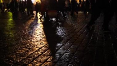 31 Aralık 2018 - Moskova, Rusya - Yeni yıl arifesinde Kızıl Meydan. İnsanlar yeni yıl arifesinde Moskova 'da Kızıl Meydan' da yürürler..