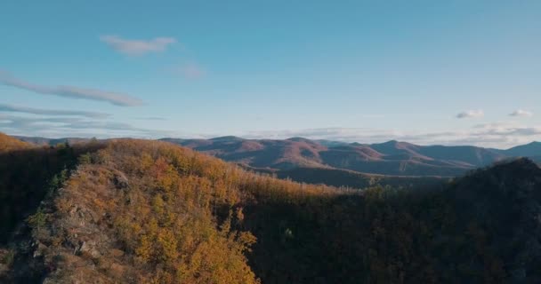 Pohled Shora Létání Nad Podzimními Kopci Městečka Dalnegorsk Pohled Horu — Stock video