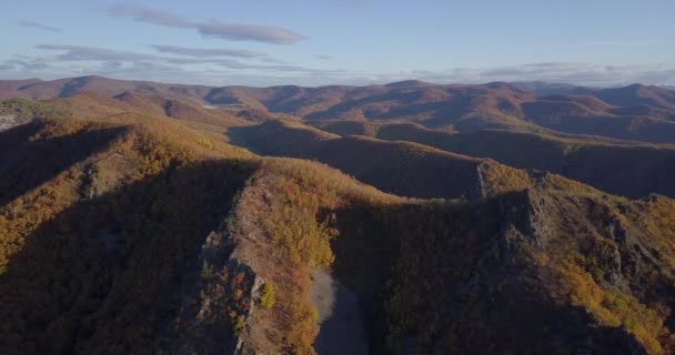 Vista Cima Voando Sobre Colinas Outono Pequena Cidade Dalnegorsk Vista — Vídeo de Stock