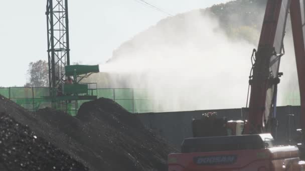 Угольный Терминал Устройство Распыления Воды Наливает Угольные Сваи Орошение Угольных — стоковое видео