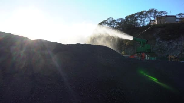 Kömür Terminali Püskürten Bir Cihaz Kömür Yığınları Püskürtür Nakhodka Ticari — Stok video