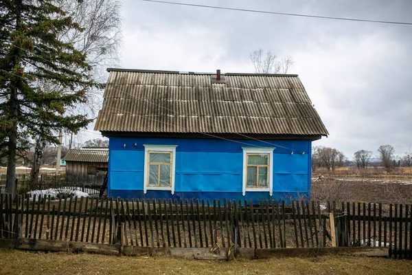 Villaggio Russo Casale Legno Dietro Una Staccionata Legno Rifugio Nel — Foto Stock