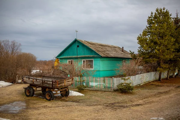 Satul Rusesc Fermă Lemn Spatele Unui Gard Pichet Din Lemn — Fotografie, imagine de stoc