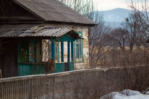 러시아 울타리 울타리 러시아 마을에 오두막 — 스톡 사진